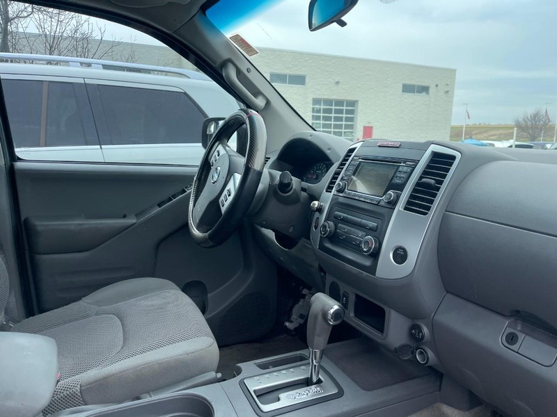 Nissan Frontier Vehicle Image 02