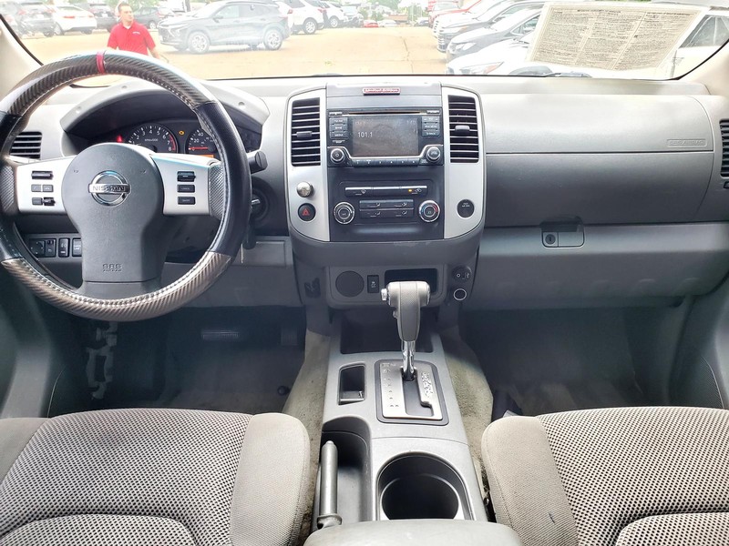 Nissan Frontier Vehicle Image 09