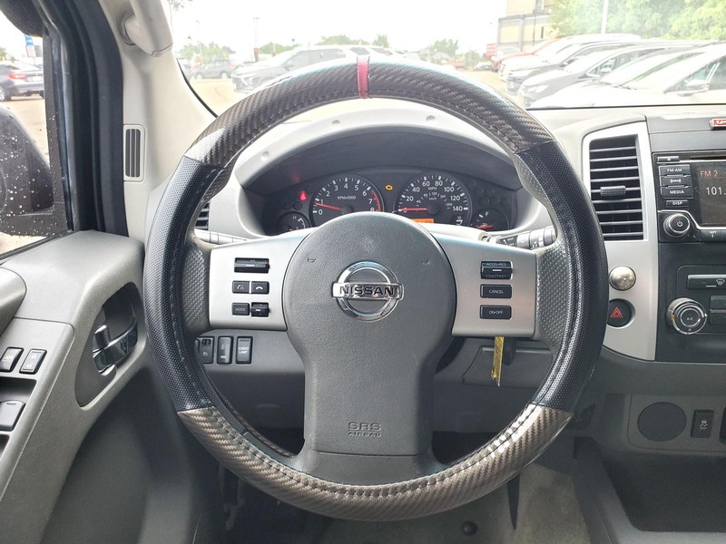 Nissan Frontier Vehicle Image 10