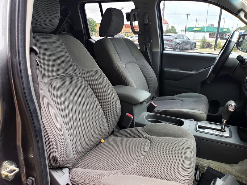 Nissan Frontier Vehicle Image 12