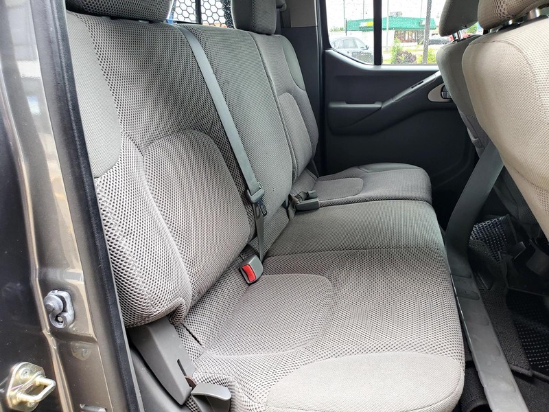 Nissan Frontier Vehicle Image 13