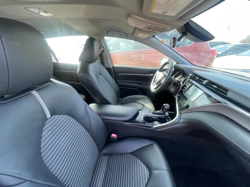 Toyota Camry Vehicle Image 03