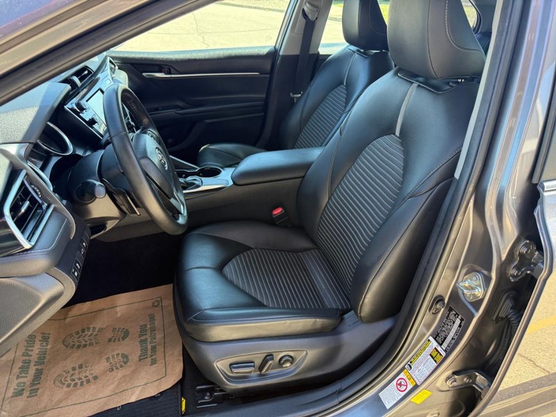 Toyota Camry Vehicle Image 09