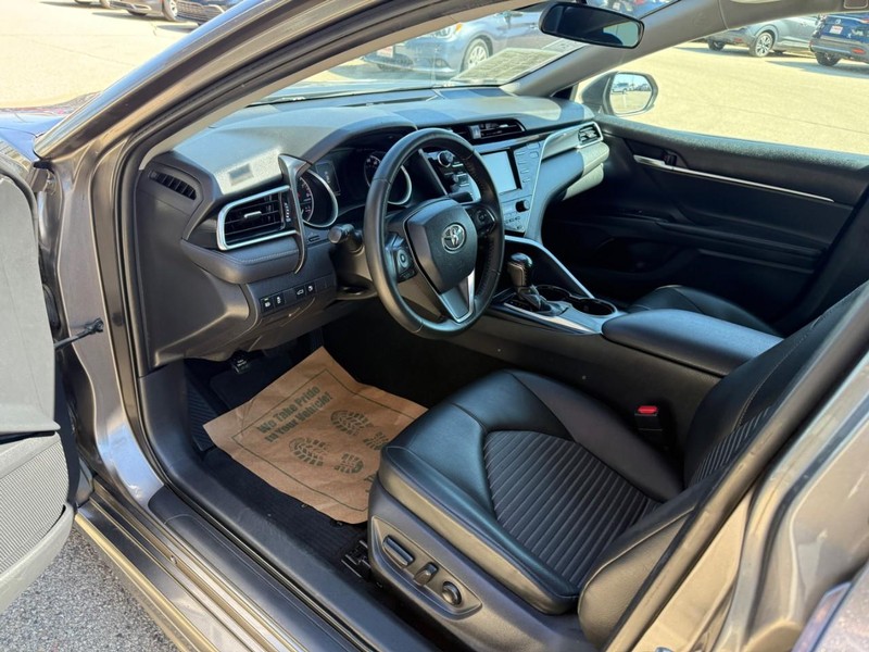 Toyota Camry Vehicle Image 10