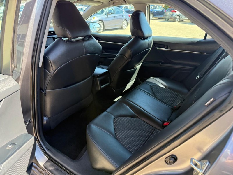 Toyota Camry Vehicle Image 12