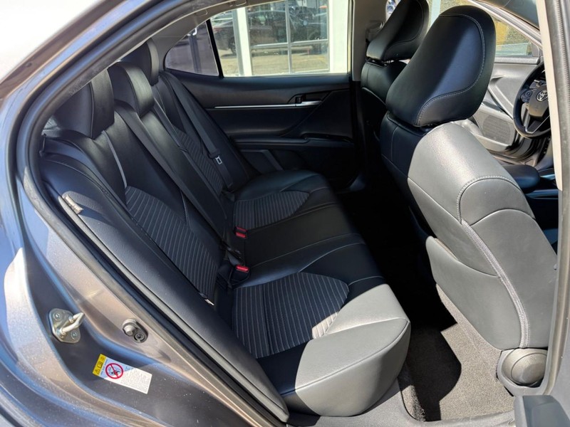 Toyota Camry Vehicle Image 13