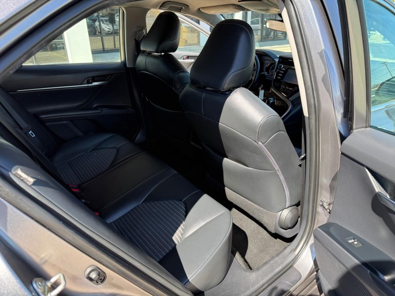 Toyota Camry Vehicle Image 14