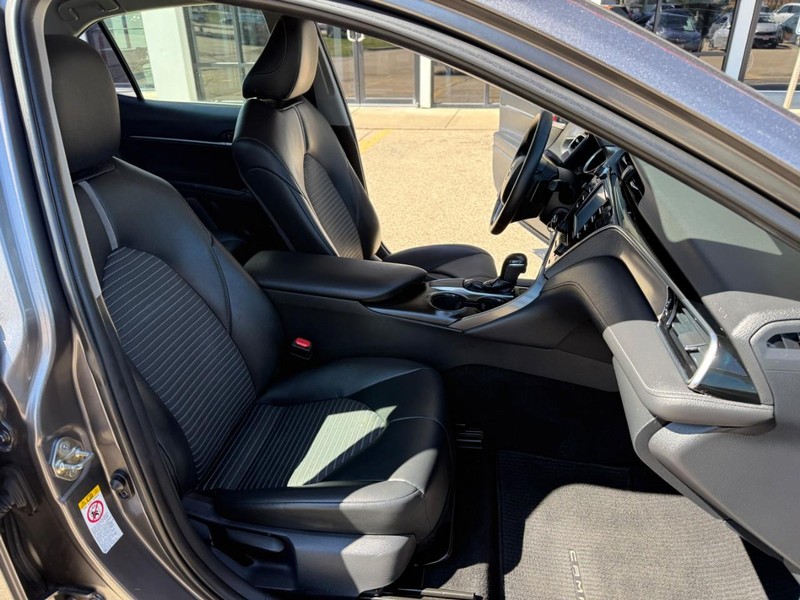 Toyota Camry Vehicle Image 15