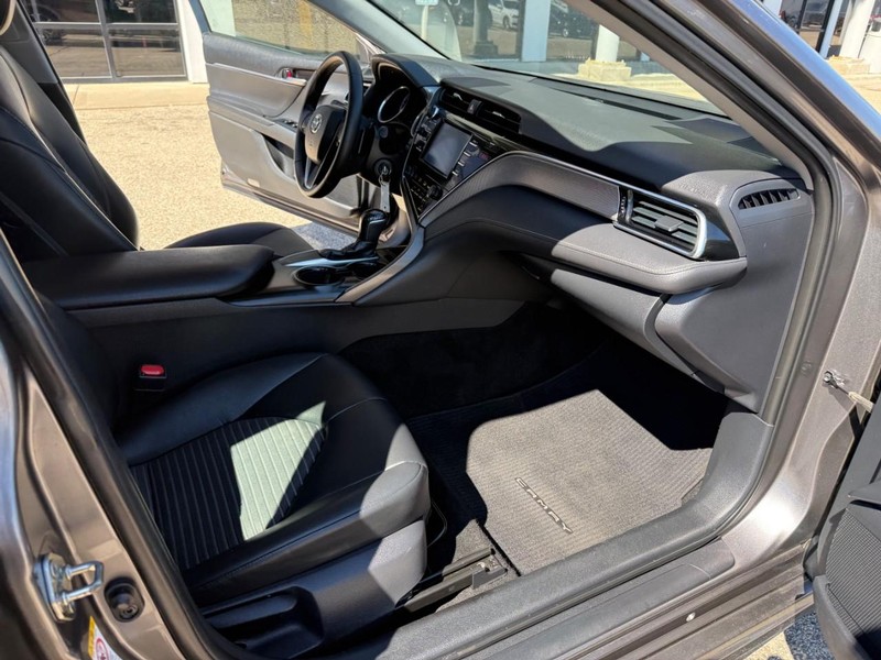 Toyota Camry Vehicle Image 16
