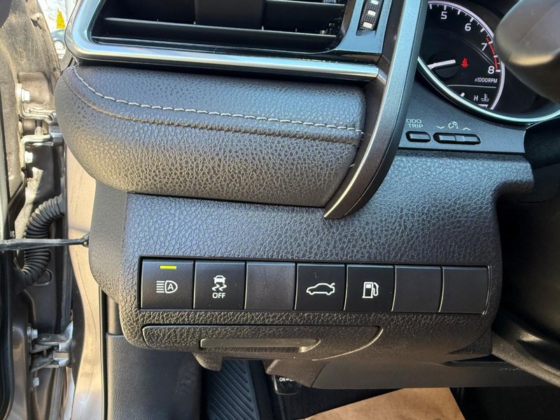 Toyota Camry Vehicle Image 17