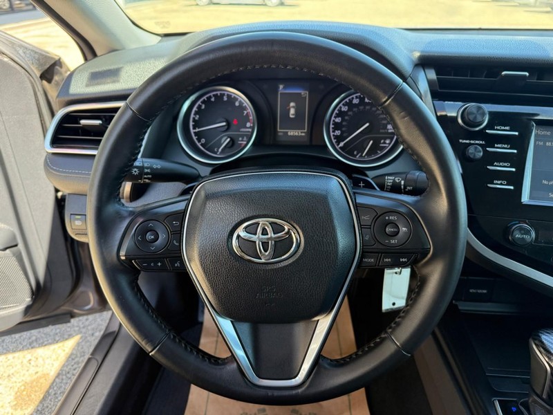 Toyota Camry Vehicle Image 18