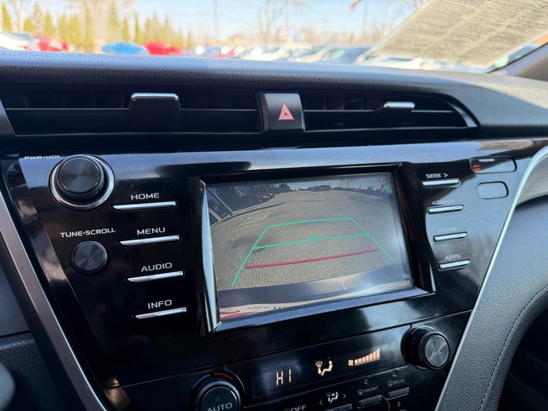 Toyota Camry Vehicle Image 24