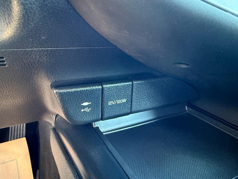 Toyota Camry Vehicle Image 26