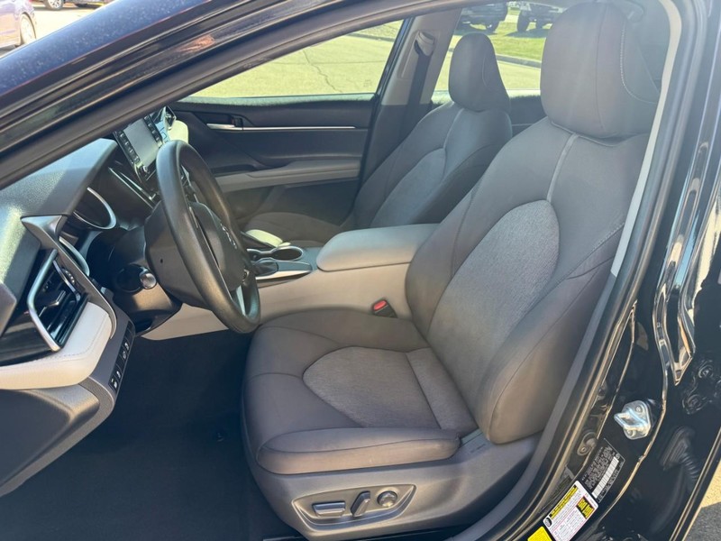 Toyota Camry Vehicle Image 09