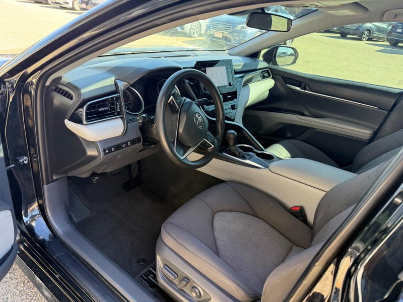 Toyota Camry Vehicle Image 10