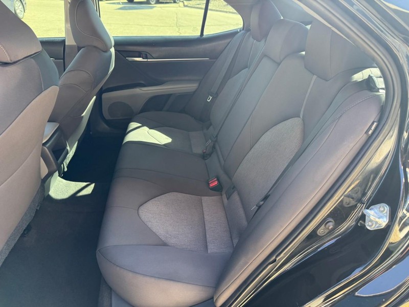 Toyota Camry Vehicle Image 11