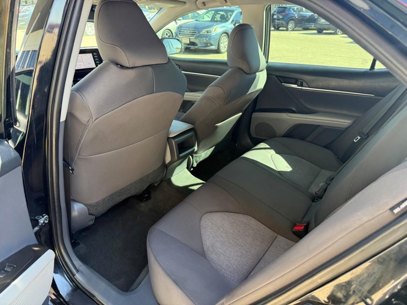 Toyota Camry Vehicle Image 12