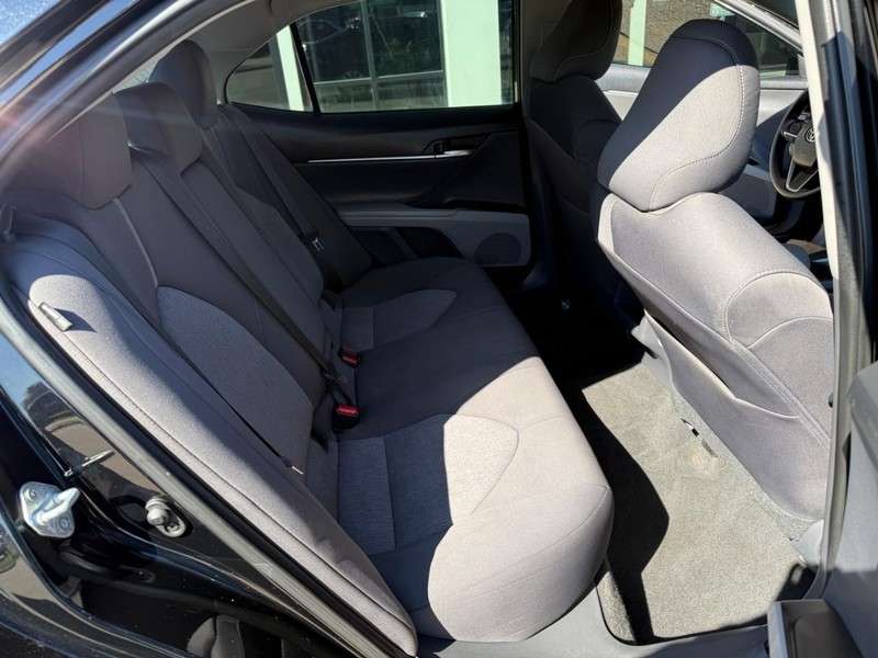 Toyota Camry Vehicle Image 13