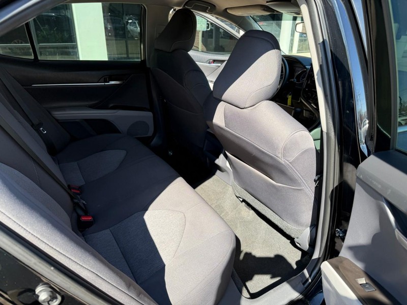 Toyota Camry Vehicle Image 14