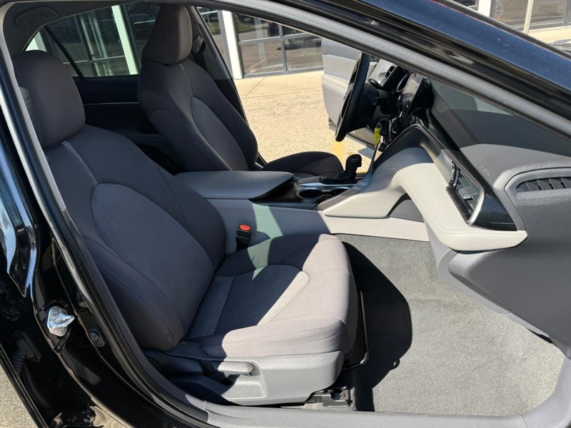 Toyota Camry Vehicle Image 15