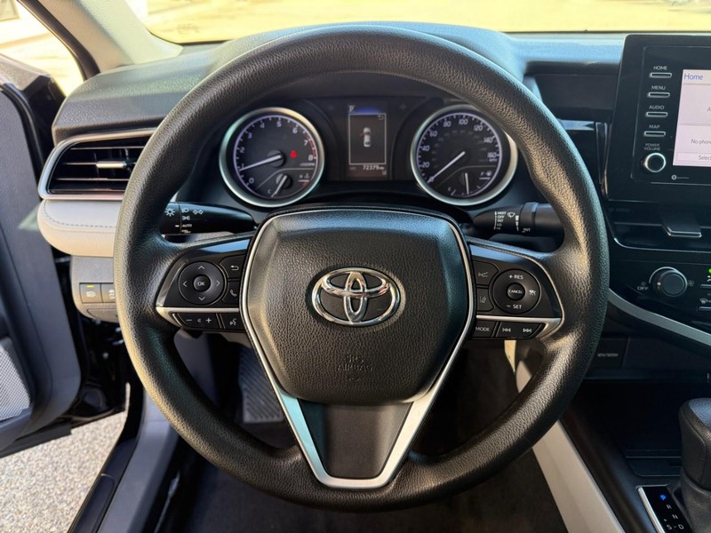 Toyota Camry Vehicle Image 18