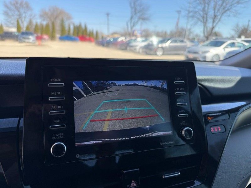 Toyota Camry Vehicle Image 24