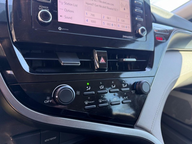 Toyota Camry Vehicle Image 25