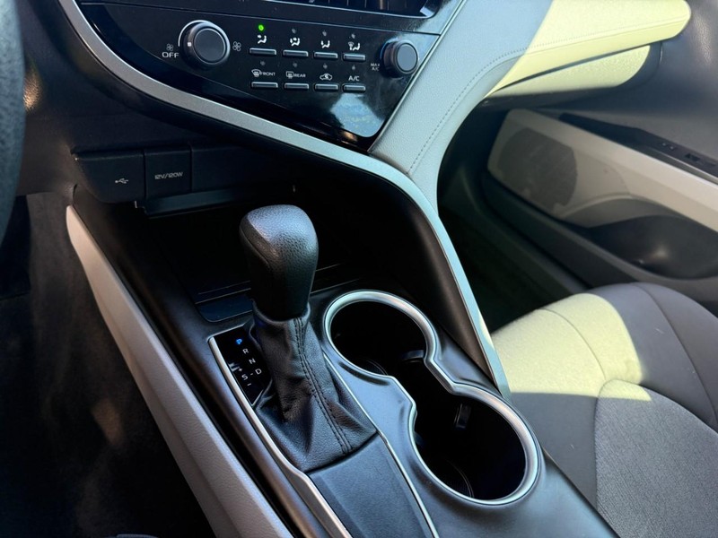 Toyota Camry Vehicle Image 26
