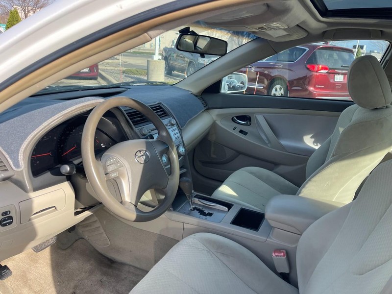 Toyota Camry Vehicle Image 02