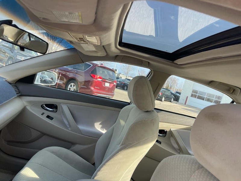 Toyota Camry Vehicle Image 03