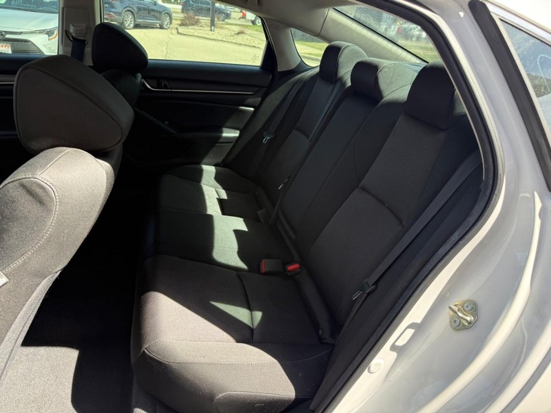 Honda Accord Sedan Vehicle Image 11