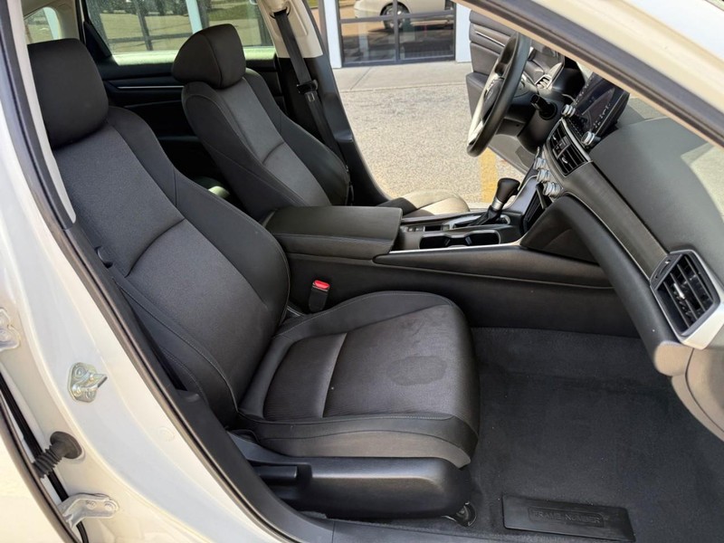 Honda Accord Sedan Vehicle Image 15