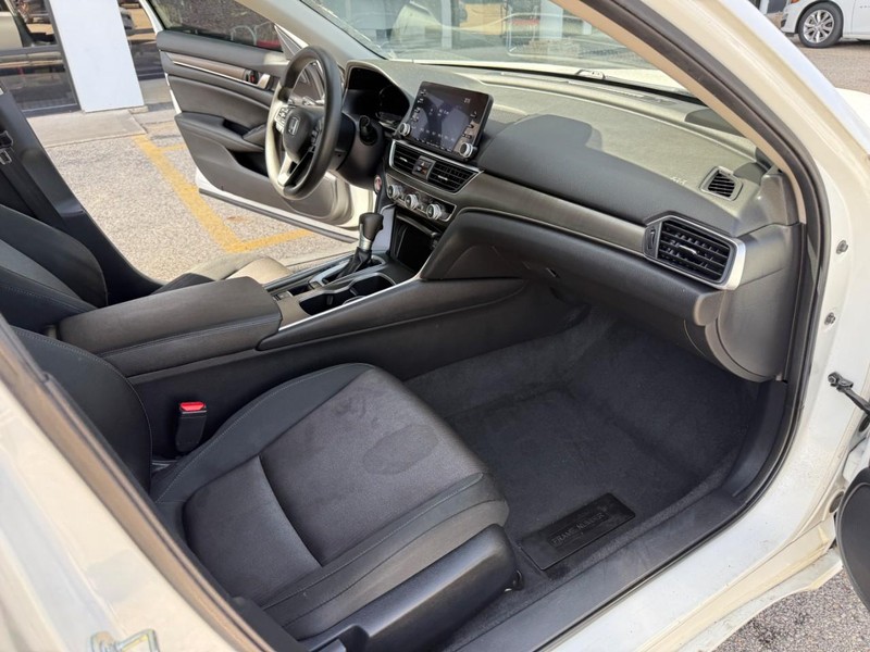 Honda Accord Sedan Vehicle Image 16