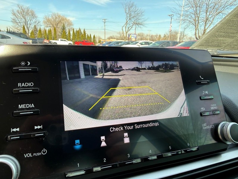 Honda Accord Sedan Vehicle Image 25