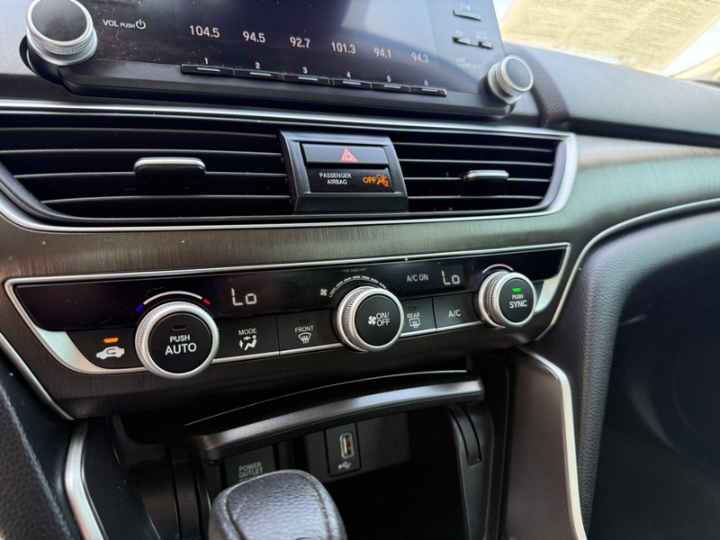 Honda Accord Sedan Vehicle Image 26