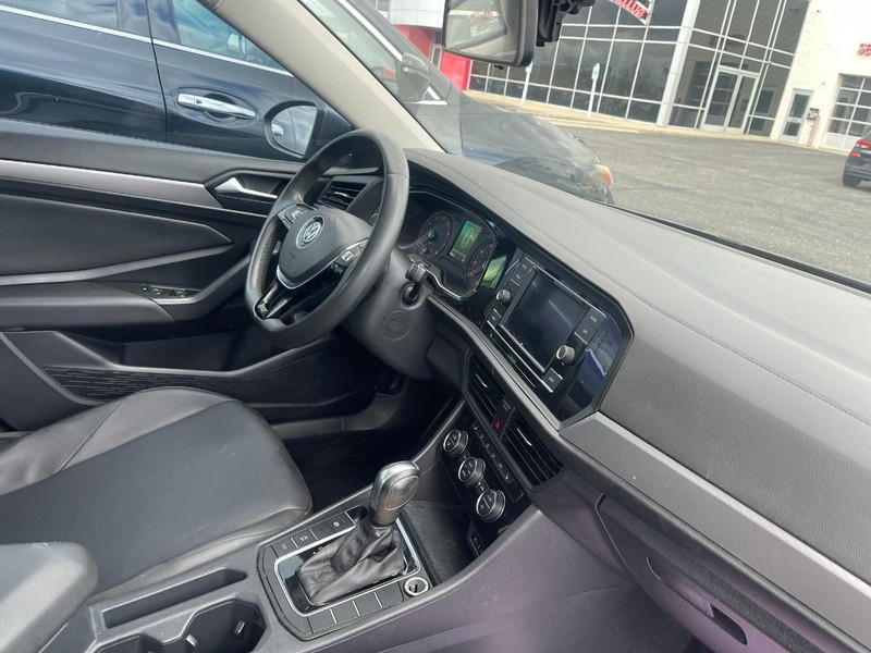 Volkswagen Jetta Vehicle Image 02