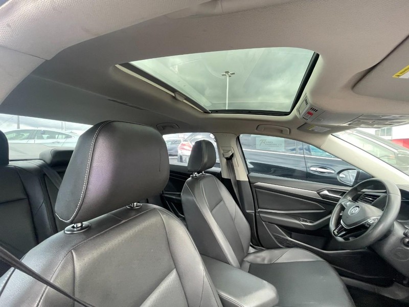 Volkswagen Jetta Vehicle Image 03