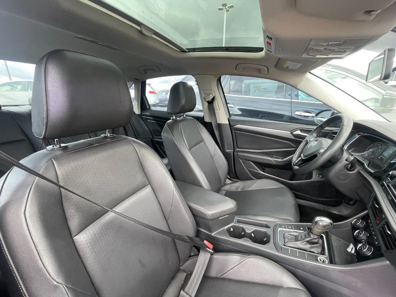 Volkswagen Jetta Vehicle Image 04