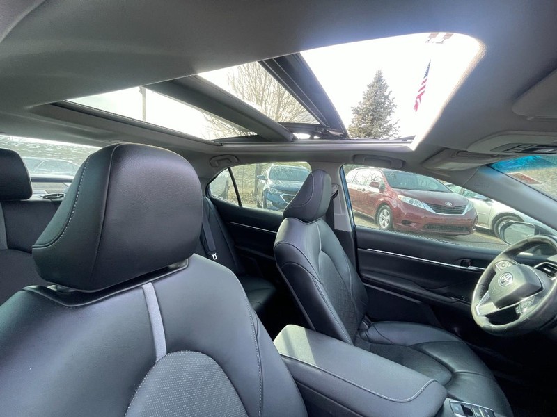 Toyota Camry Vehicle Image 03