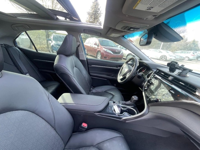 Toyota Camry Vehicle Image 04