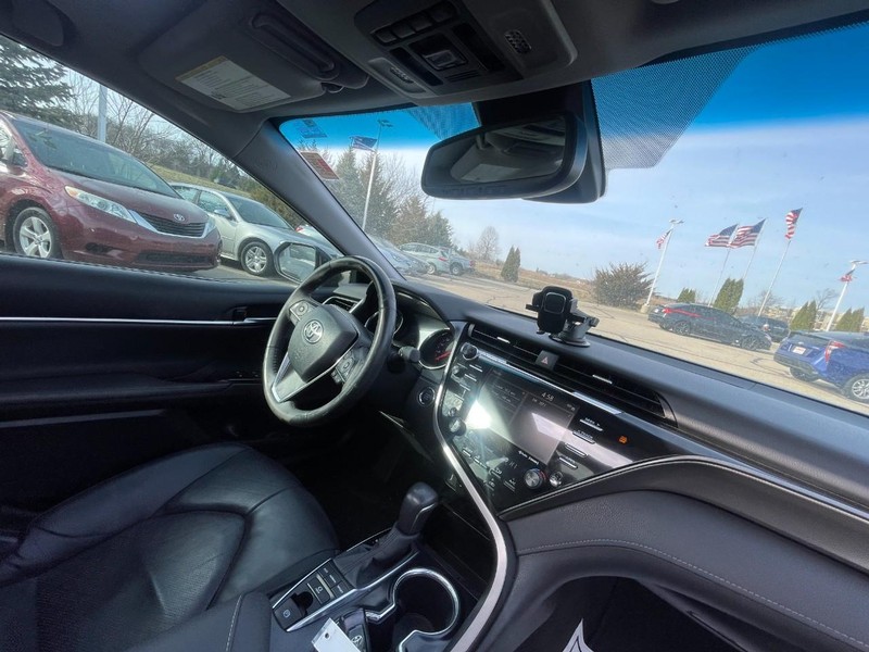 Toyota Camry Vehicle Image 05