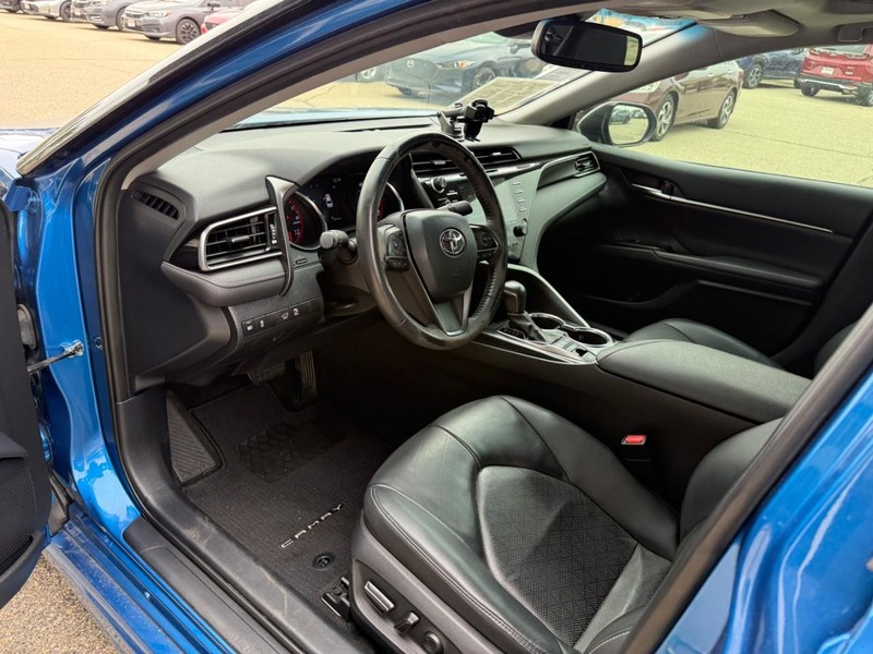Toyota Camry Vehicle Image 10
