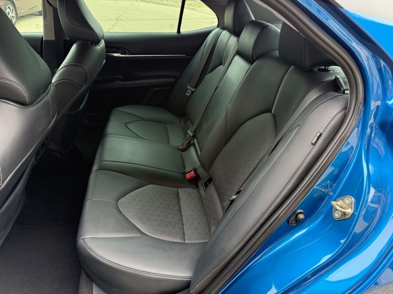 Toyota Camry Vehicle Image 11