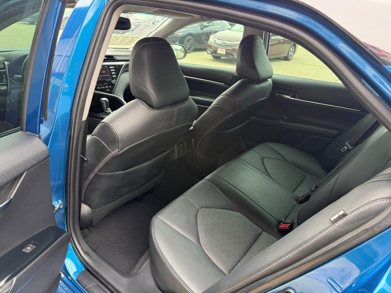 Toyota Camry Vehicle Image 12