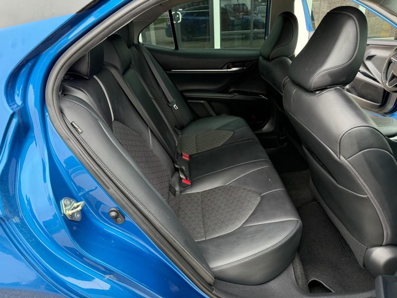 Toyota Camry Vehicle Image 13