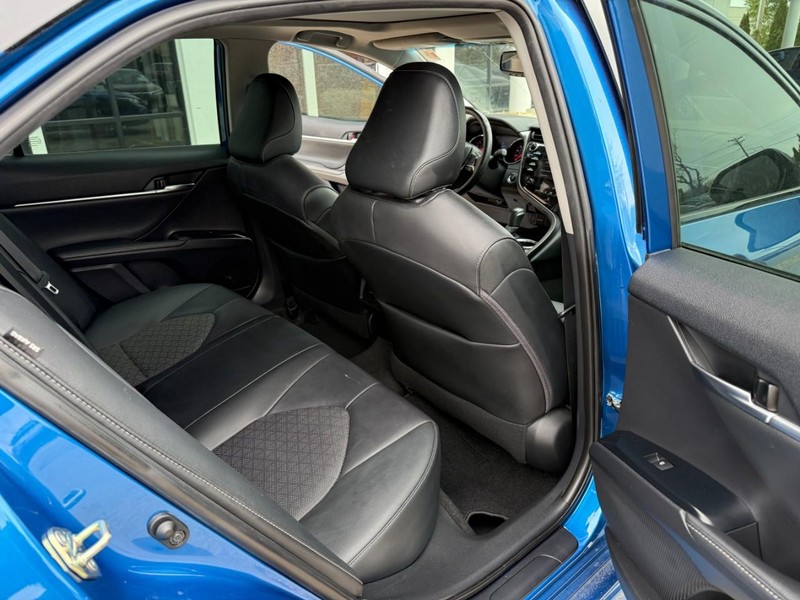 Toyota Camry Vehicle Image 14