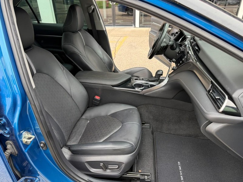 Toyota Camry Vehicle Image 15