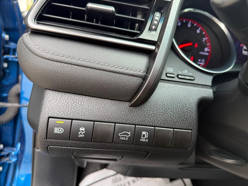 Toyota Camry Vehicle Image 17
