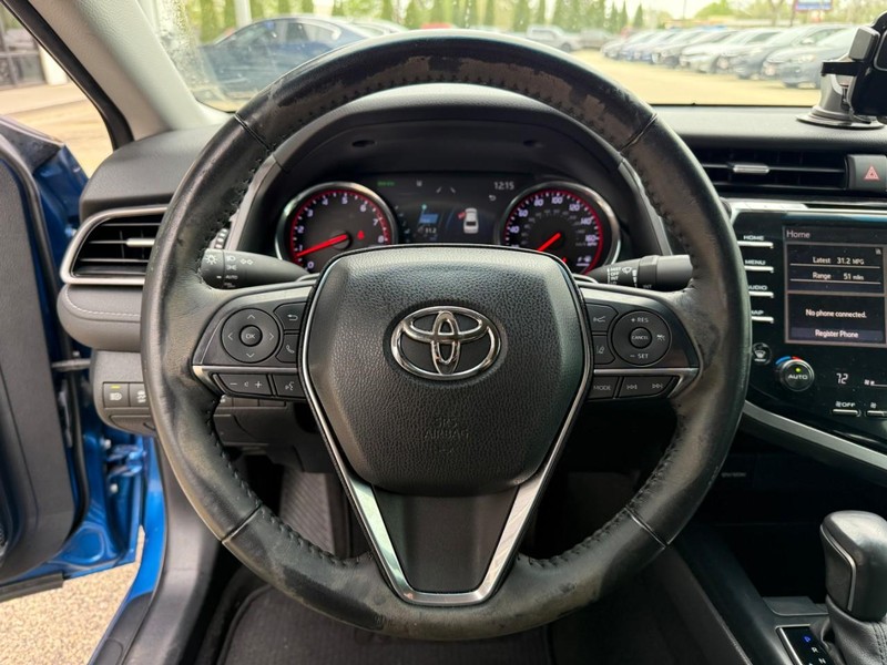 Toyota Camry Vehicle Image 18