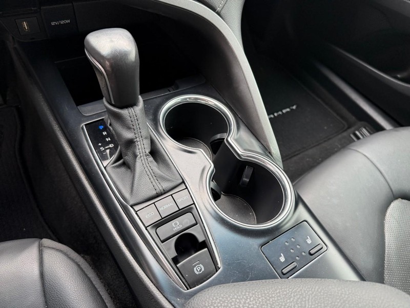 Toyota Camry Vehicle Image 25
